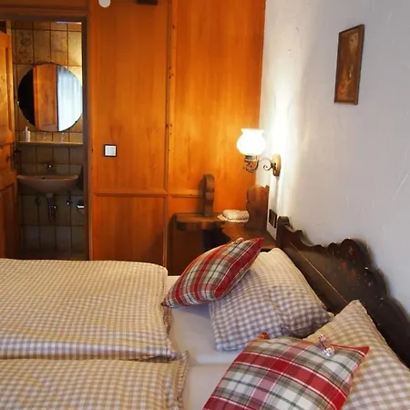 بيت ضيافة Landgasthof Loewen *